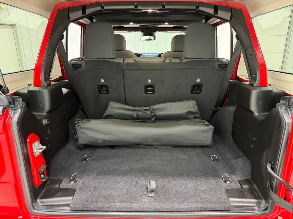 Jeep Wrangler photo 17