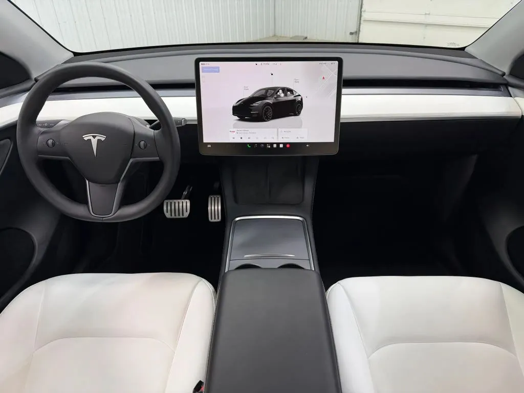 Tesla Model Y photo 13