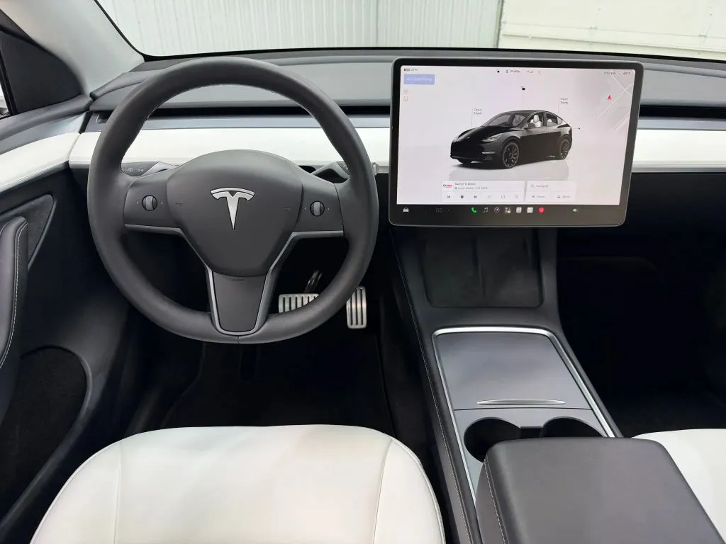 Tesla Model Y photo 20