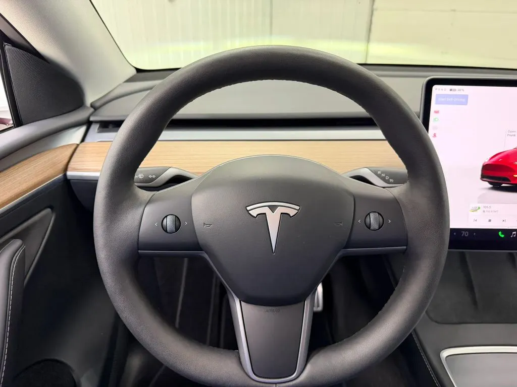 Tesla Model Y photo 21