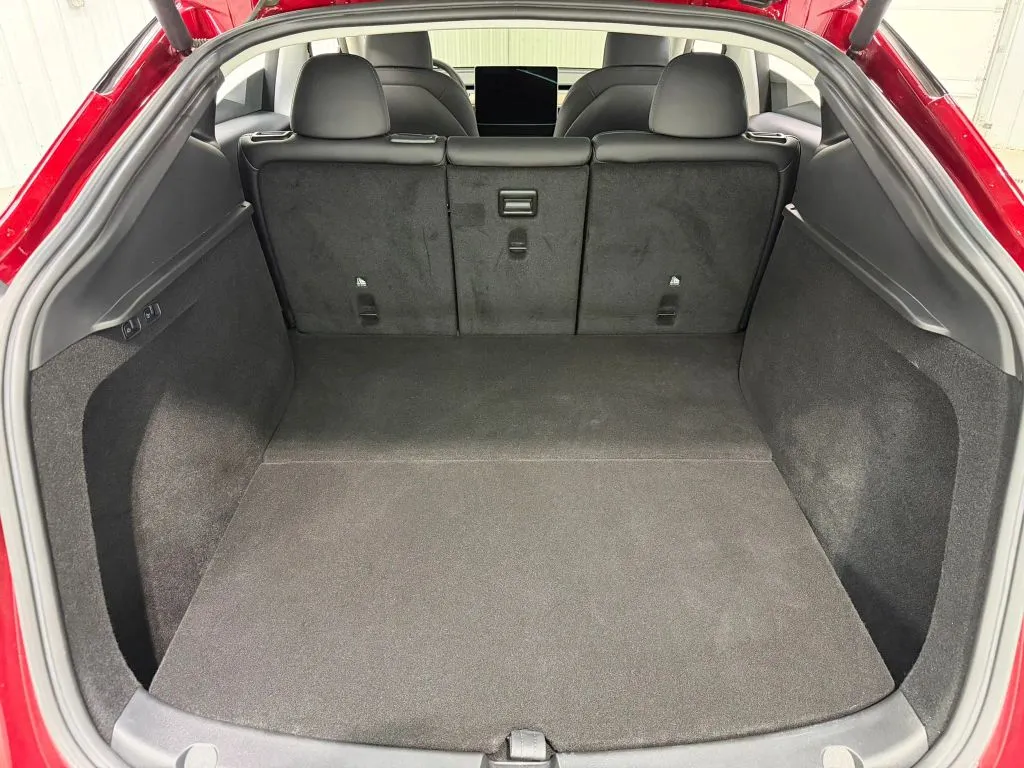 Tesla Model Y photo 17