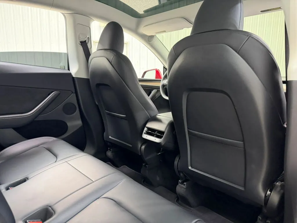 Tesla Model Y photo 18