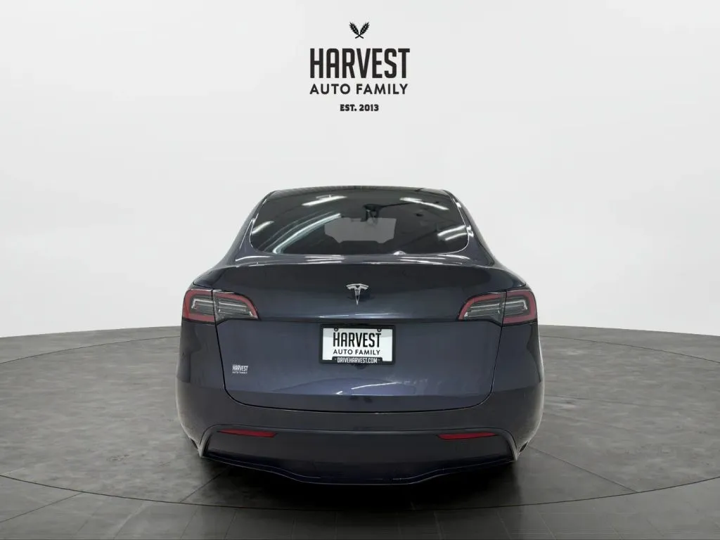 Tesla Model Y photo 5