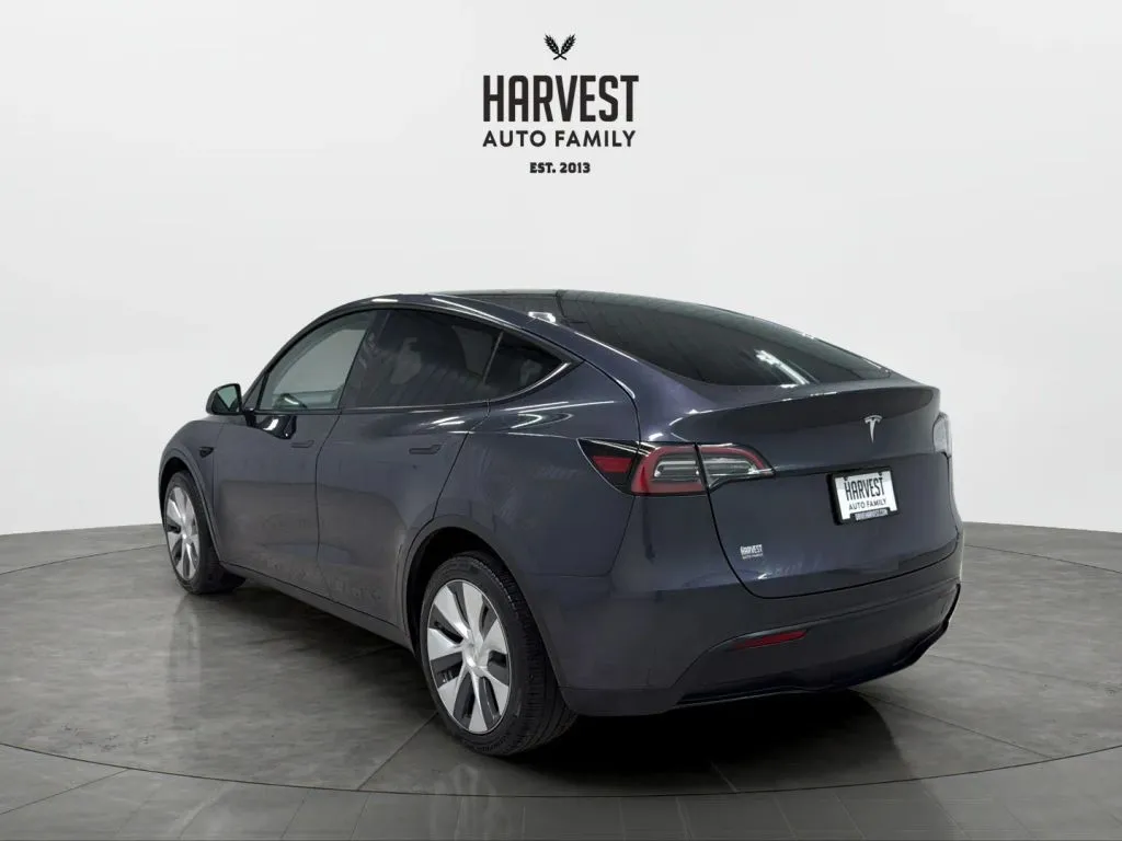 Tesla Model Y photo 4
