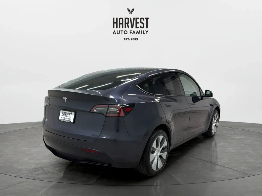 Tesla Model Y photo 6