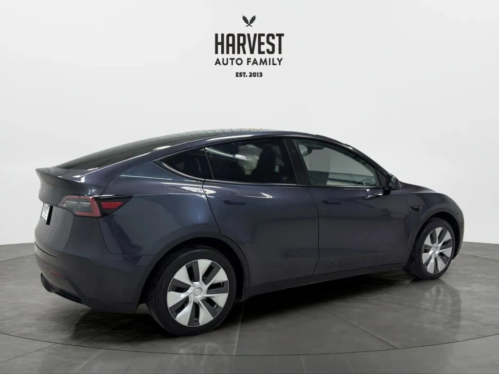 Tesla Model Y photo 7