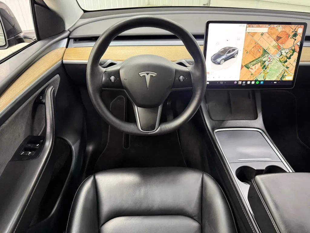 Tesla Model Y photo 18