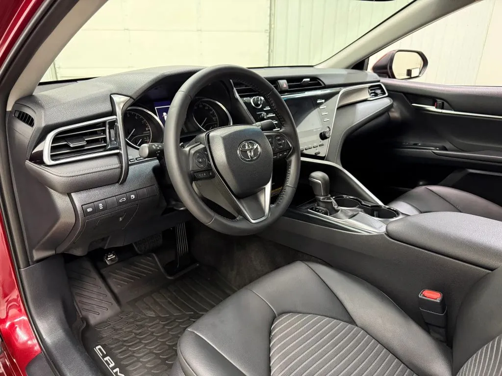 Toyota Camry photo 12