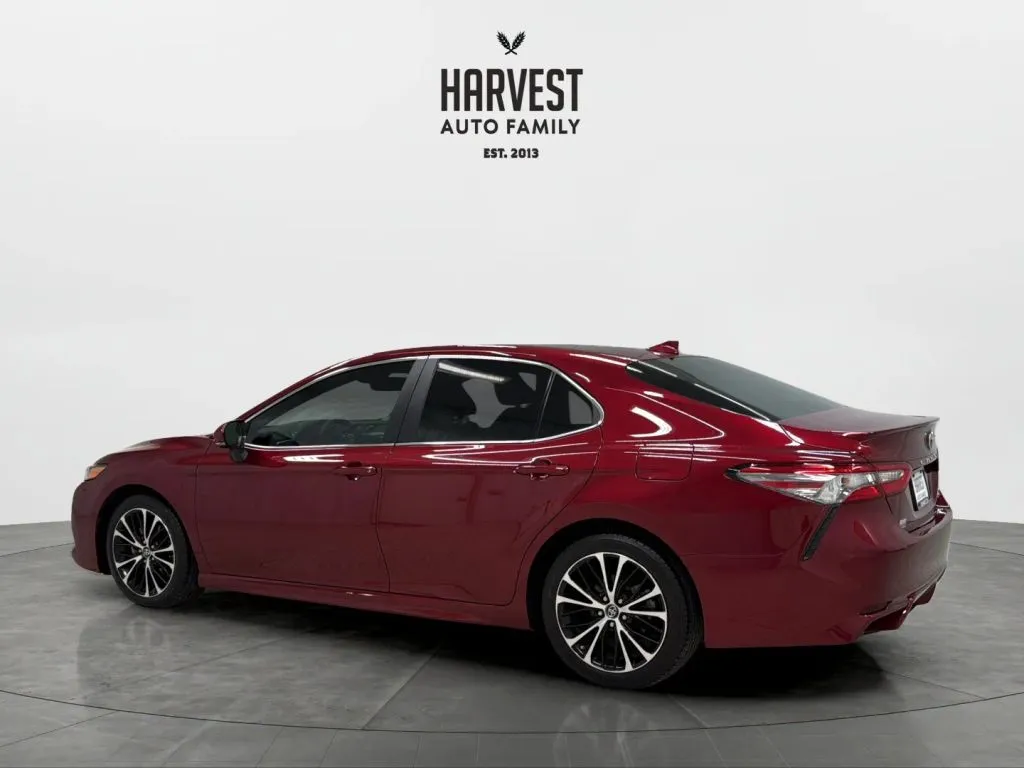 Toyota Camry photo 3