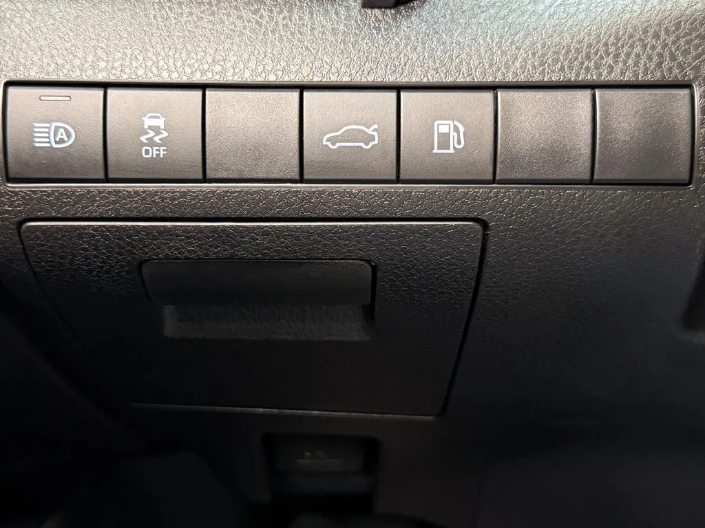 Toyota Camry photo 24