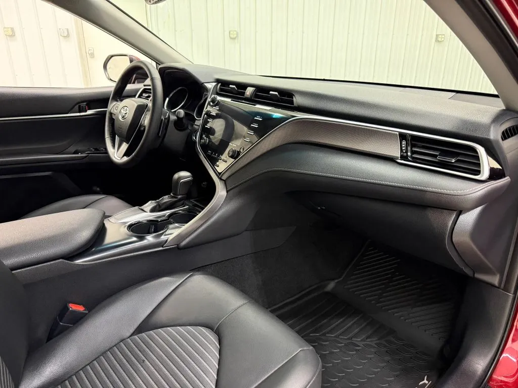 Toyota Camry photo 14