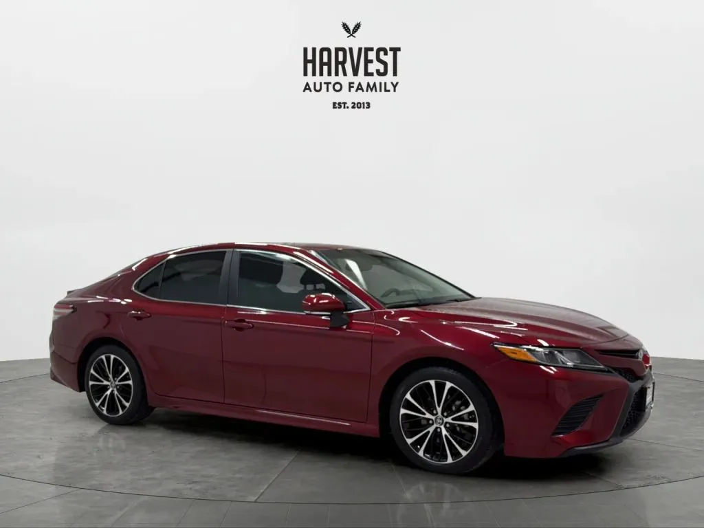 Toyota Camry photo 9