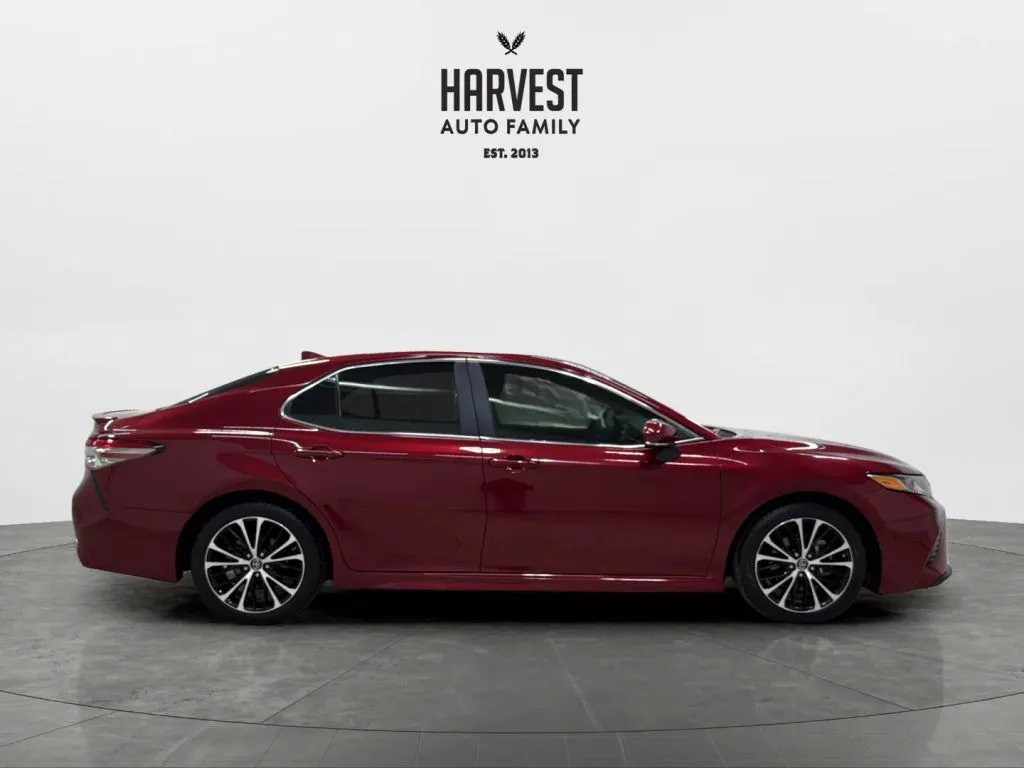 Toyota Camry photo 8