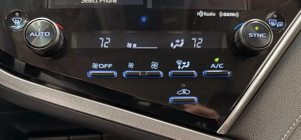 Toyota Camry photo 25