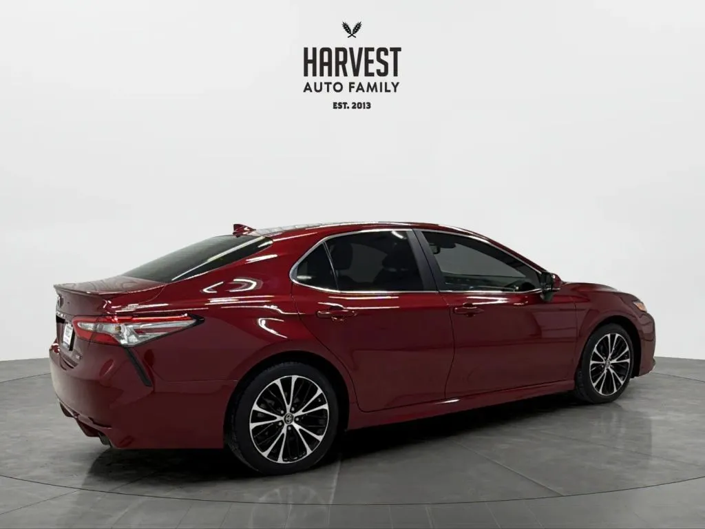Toyota Camry photo 7