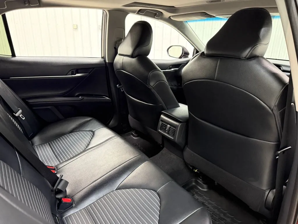 Toyota Camry photo 17