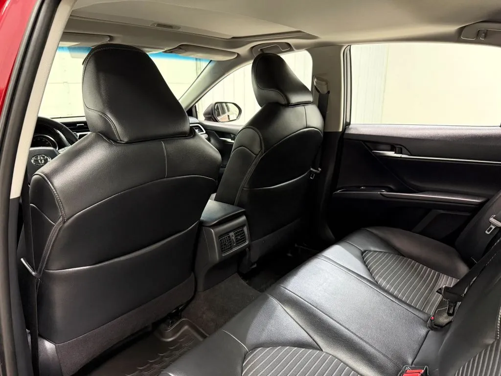 Toyota Camry photo 16