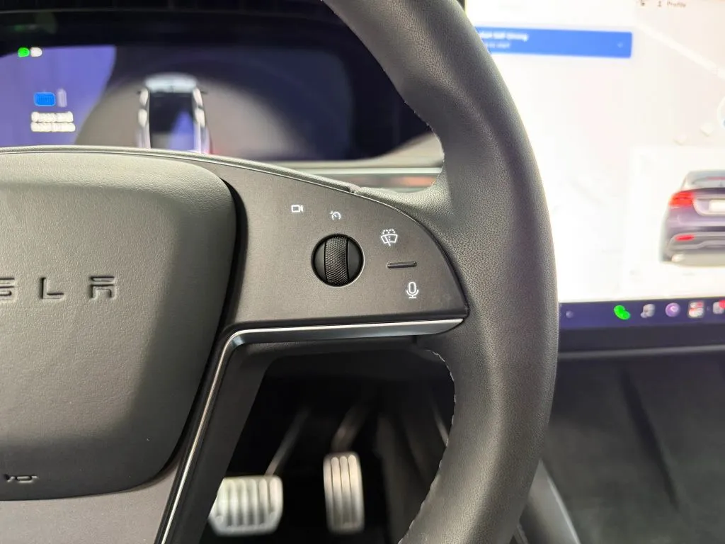 Tesla Model X photo 29