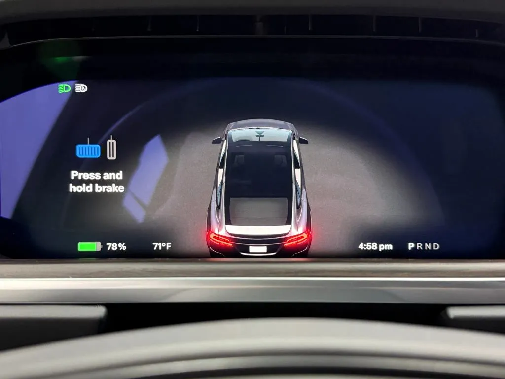 Tesla Model X photo 22