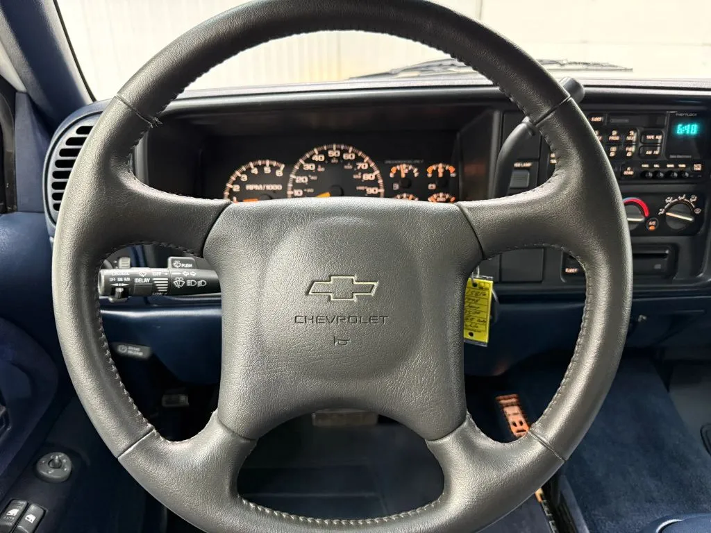 Chevrolet 3500 photo 19