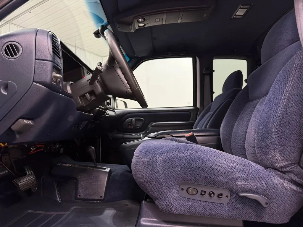 Chevrolet 3500 photo 15