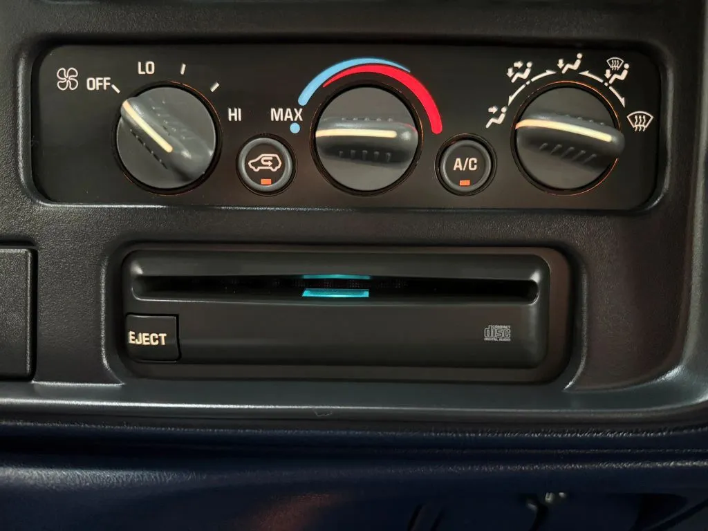 Chevrolet 3500 photo 23