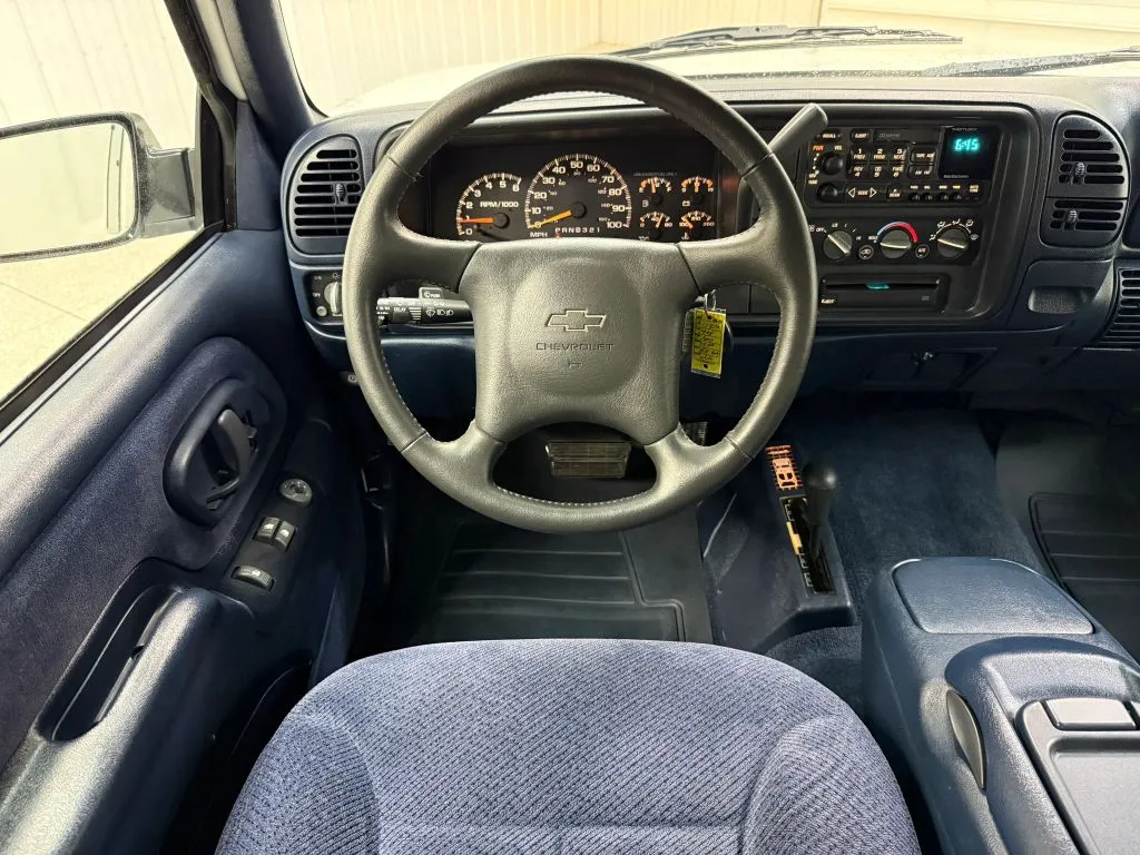 Chevrolet 3500 photo 18