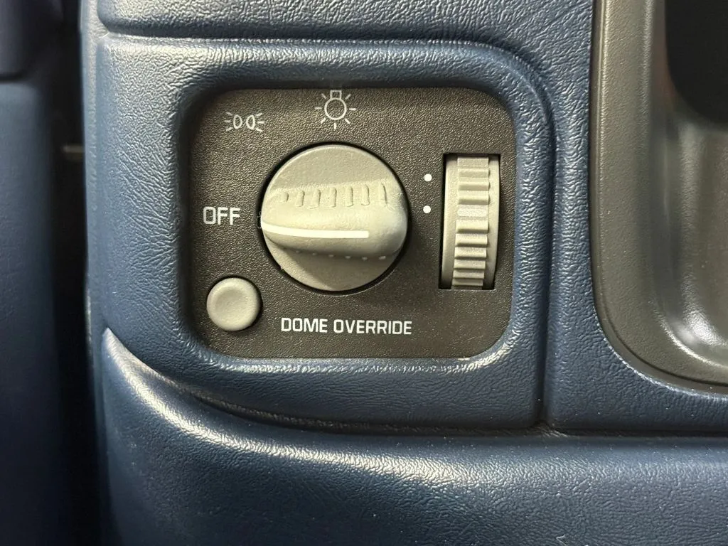 Chevrolet 3500 photo 26