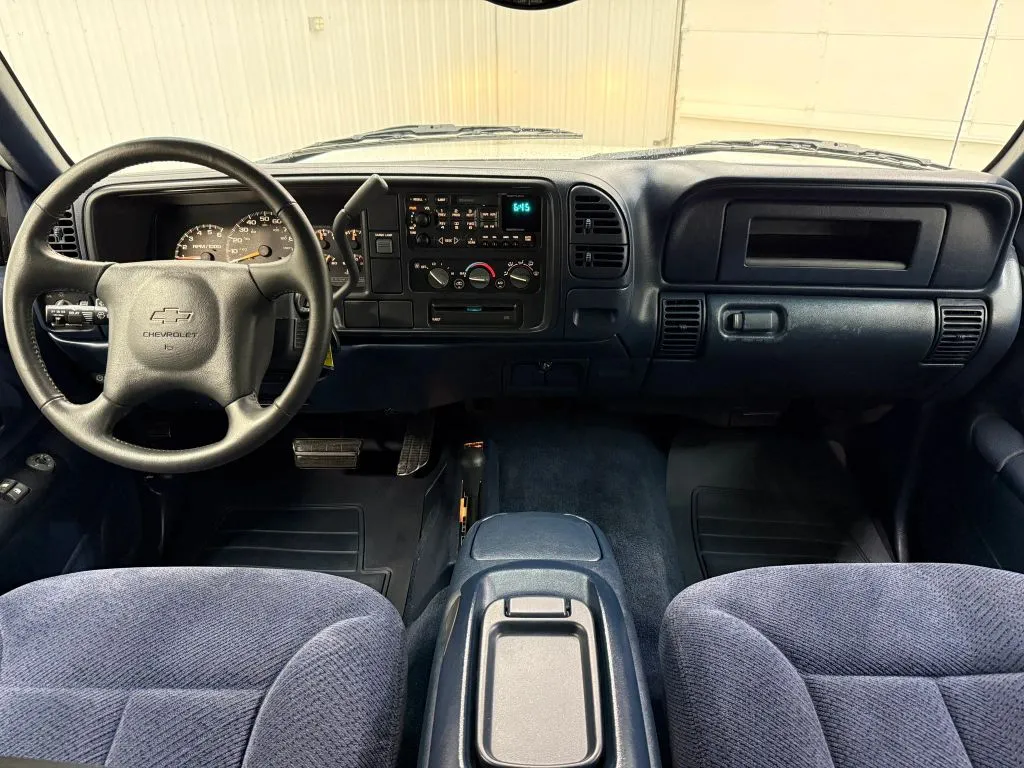 Chevrolet 3500 photo 13