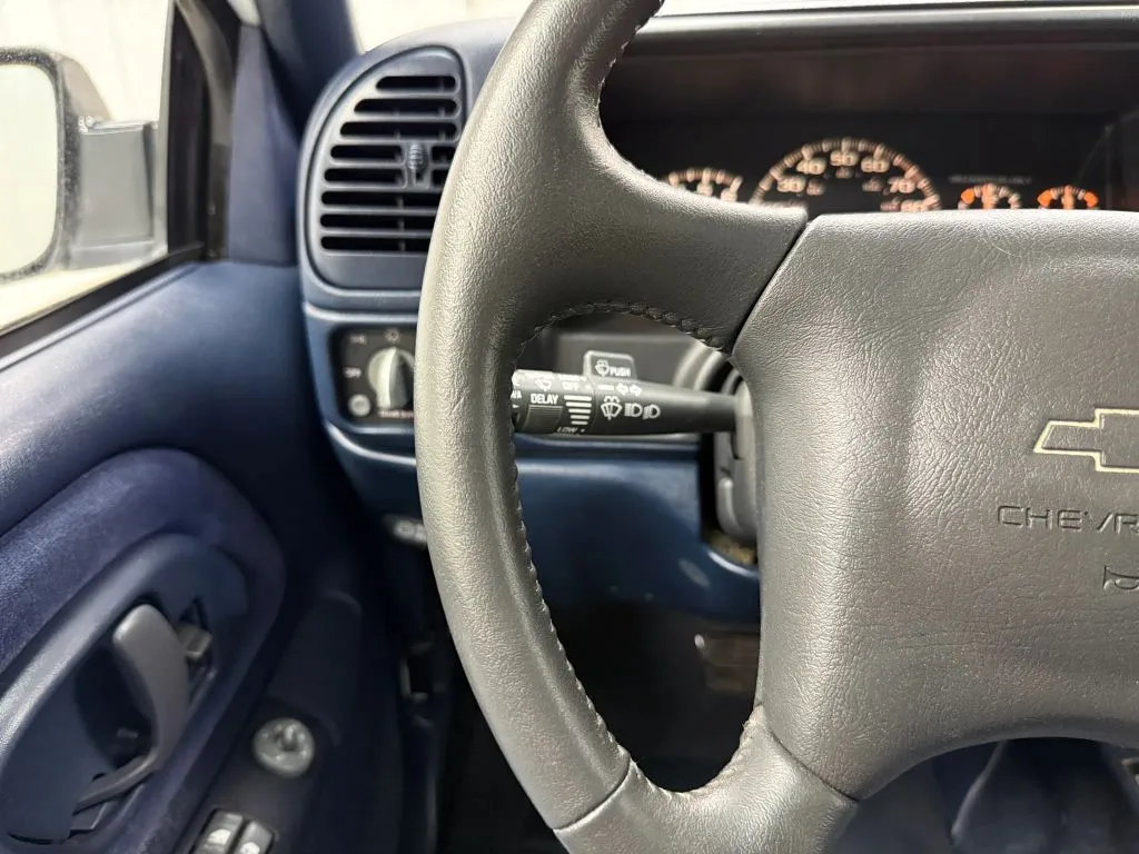 Chevrolet 3500 photo 27