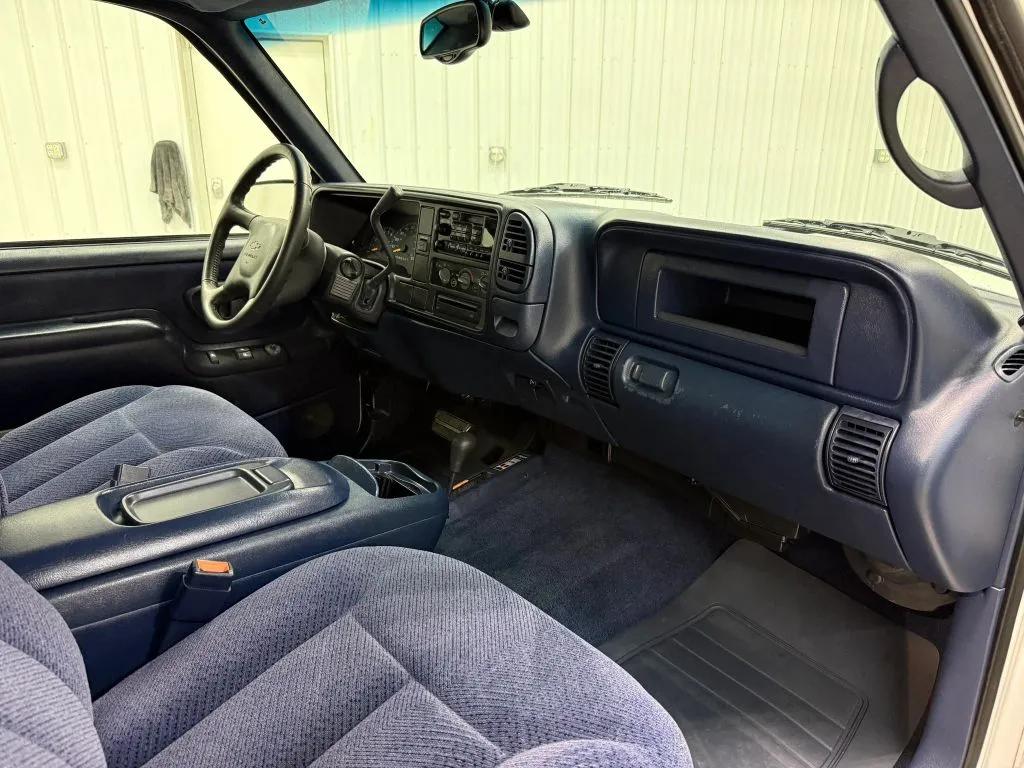 Chevrolet 3500 photo 14