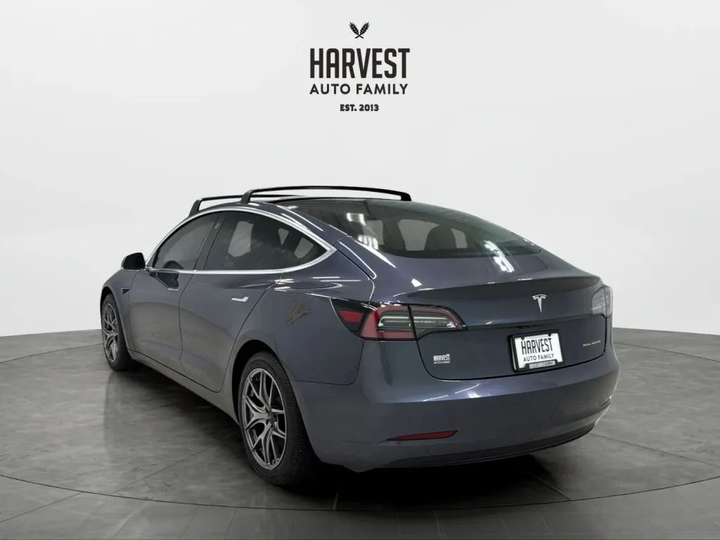 Tesla Model 3 photo 4