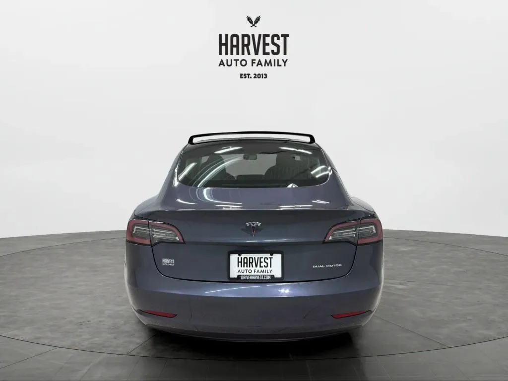 Tesla Model 3 photo 5