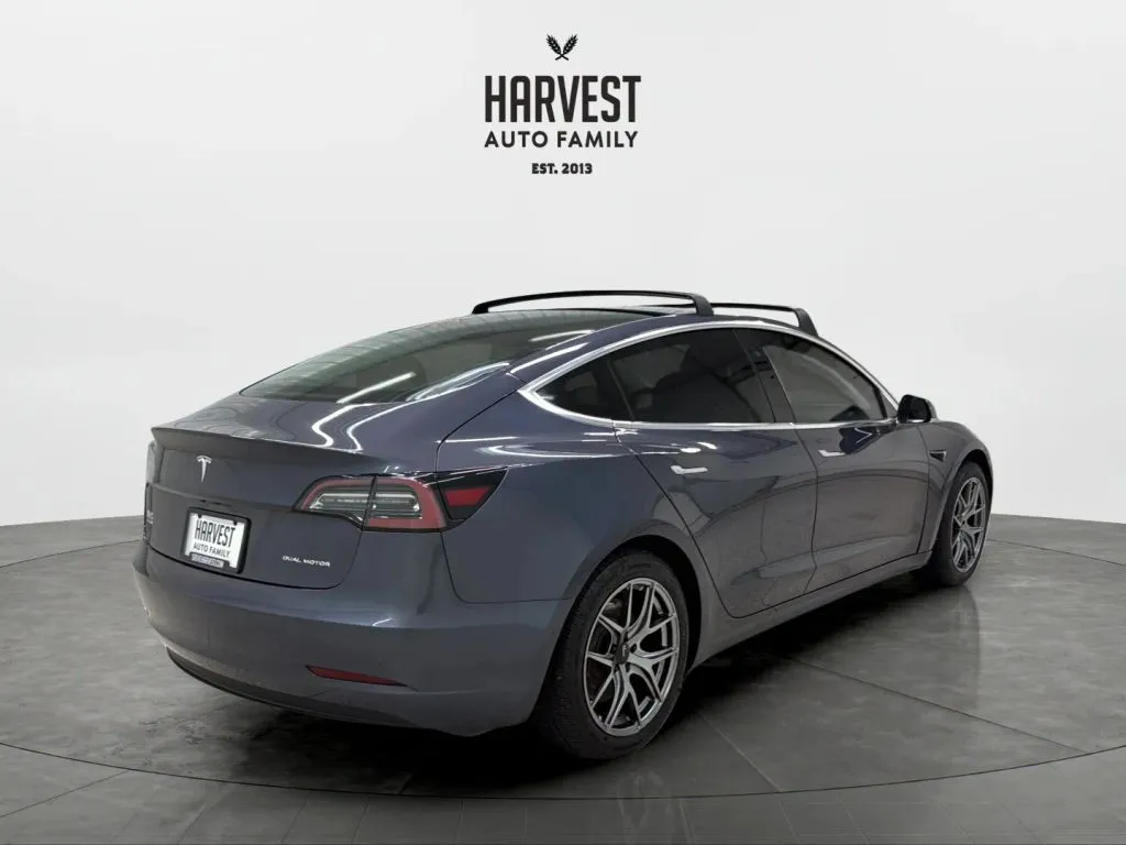 Tesla Model 3 photo 6