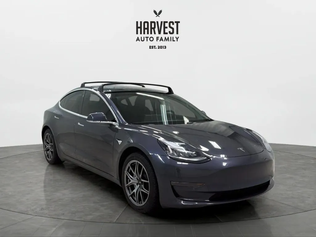 Tesla Model 3 photo 10