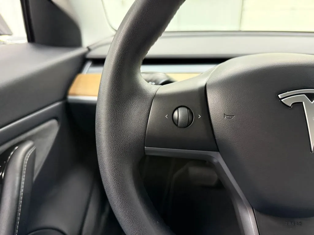 Tesla Model 3 photo 25