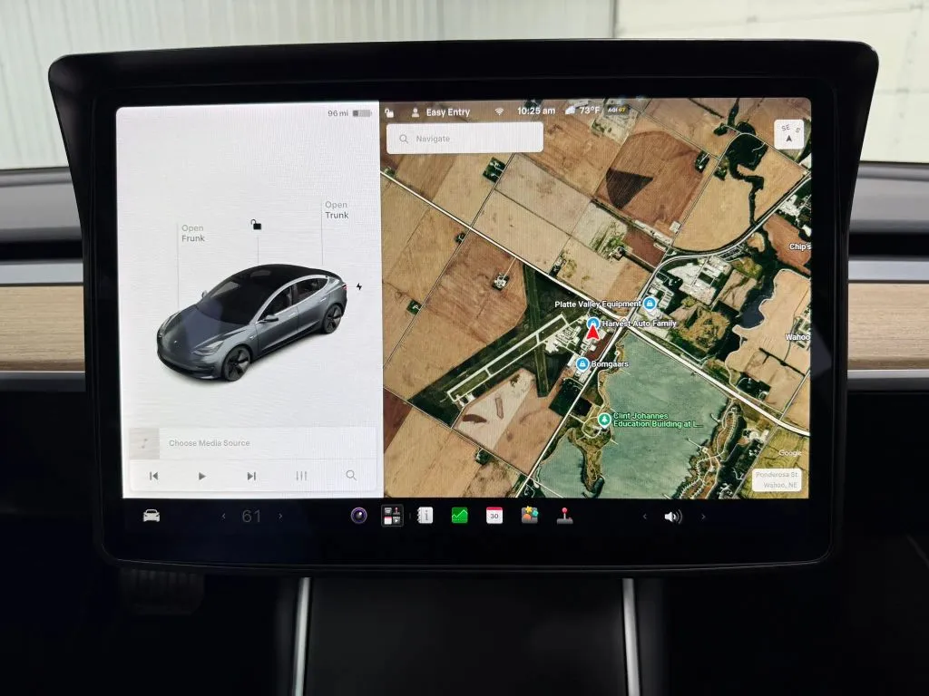 Tesla Model 3 photo 22