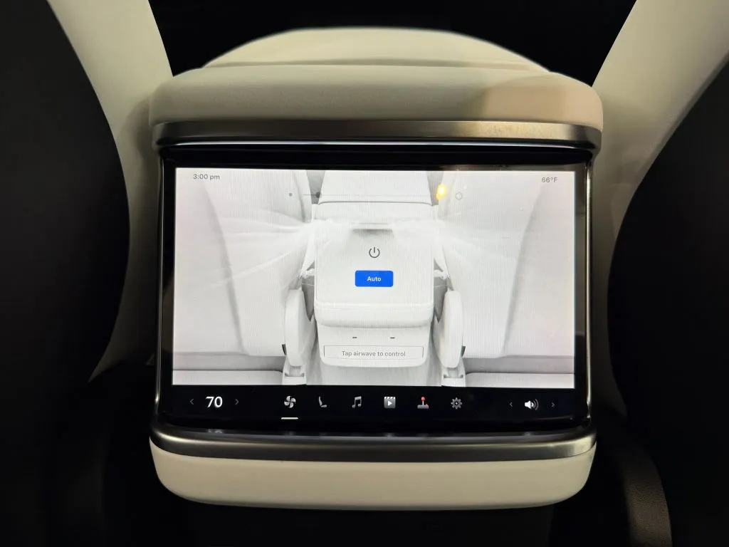Tesla Model X photo 19