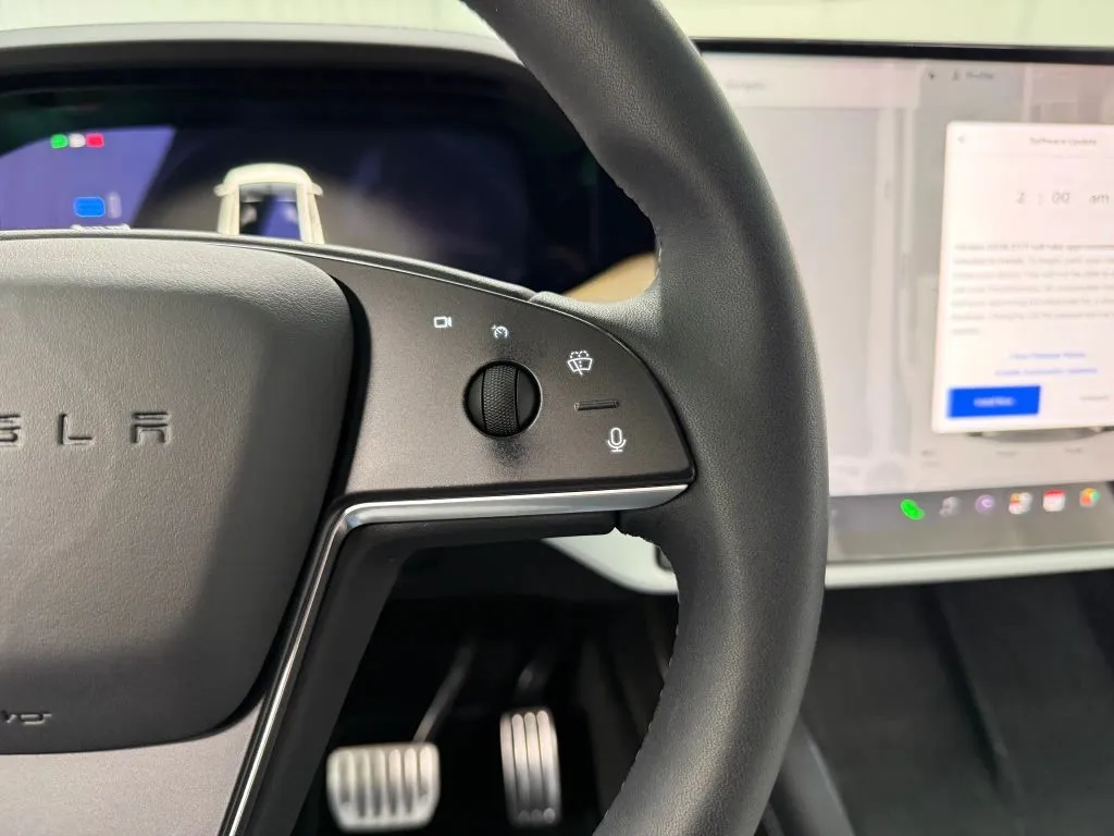 Tesla Model X photo 29