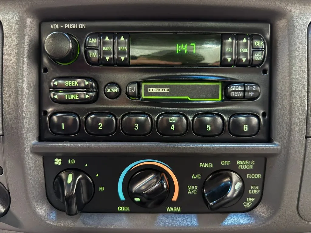 Ford F-150 photo 18