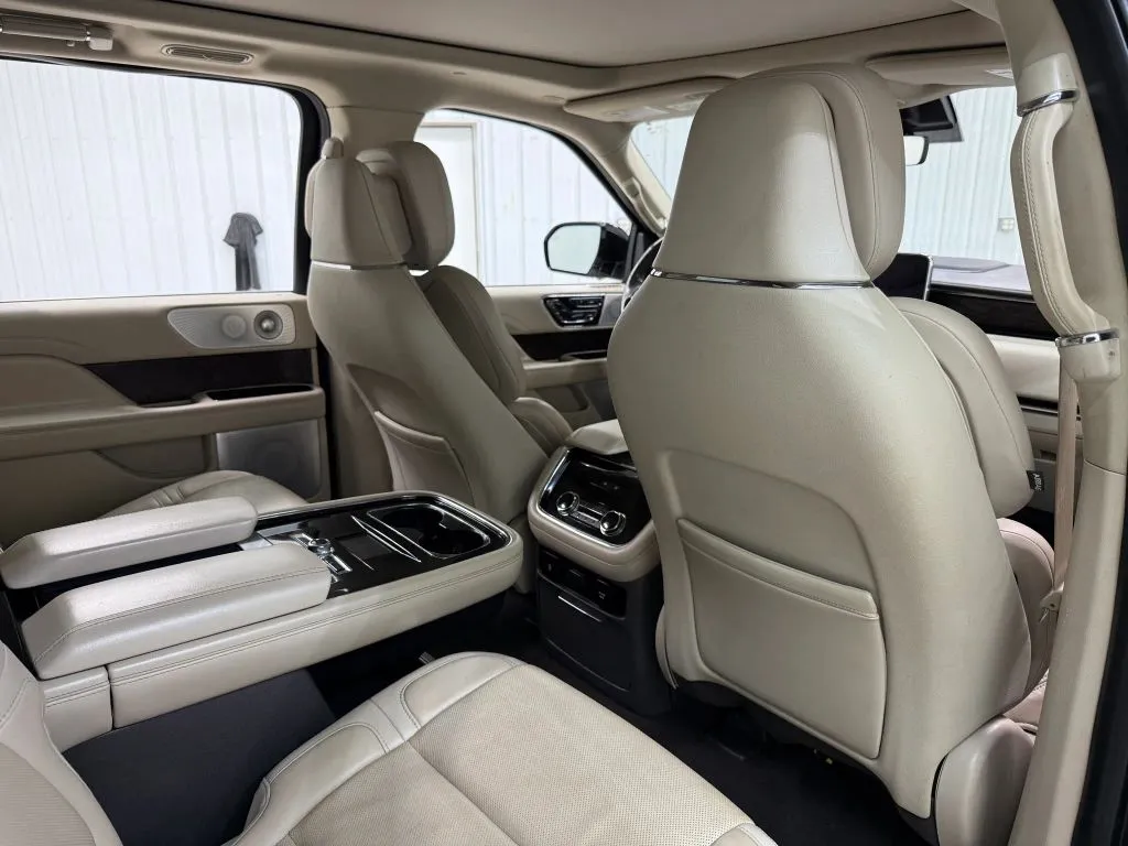 Lincoln Navigator L photo 20