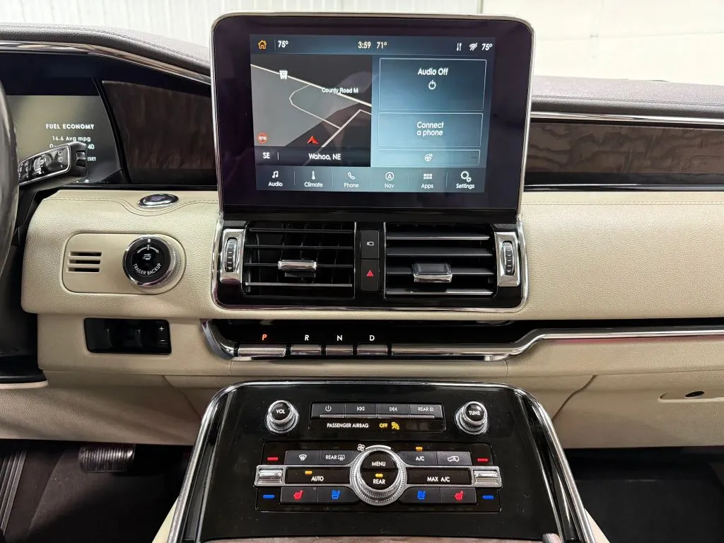 Lincoln Navigator L photo 25