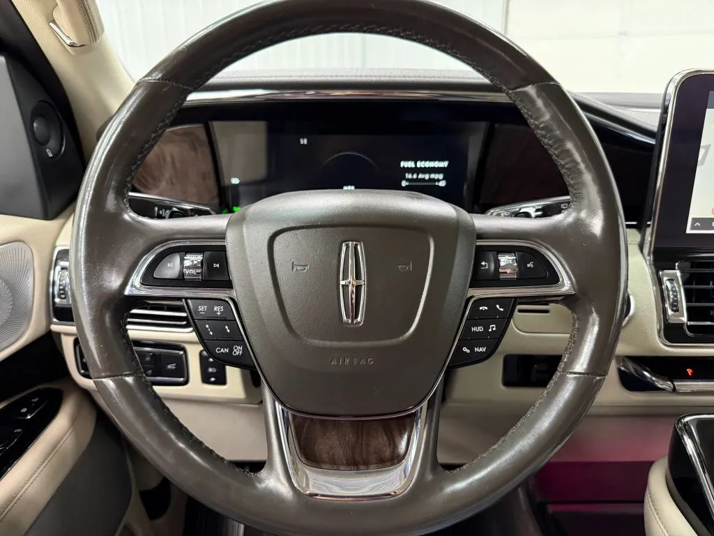Lincoln Navigator L photo 23