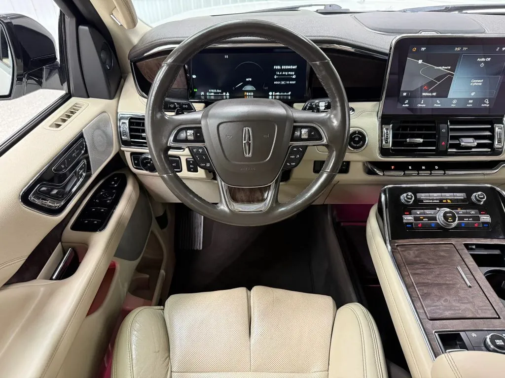 Lincoln Navigator L photo 22