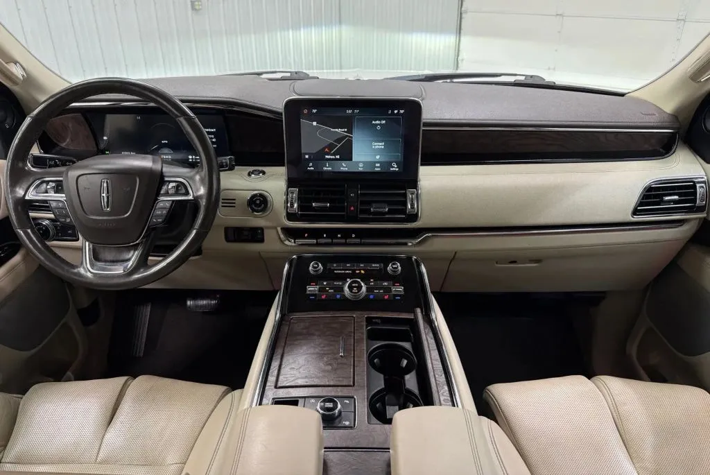 Lincoln Navigator L photo 13