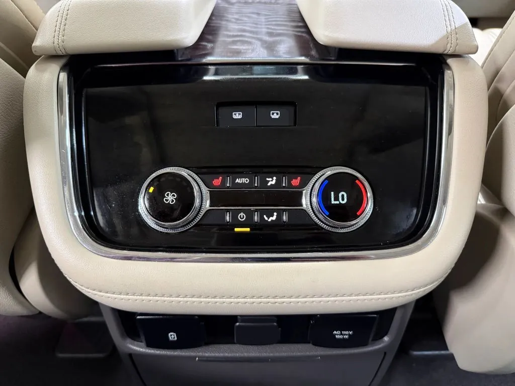 Lincoln Navigator L photo 21