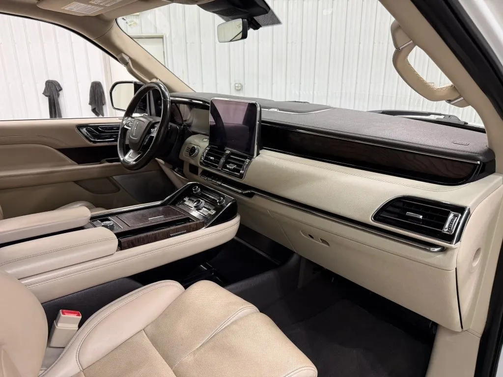 Lincoln Navigator L photo 14