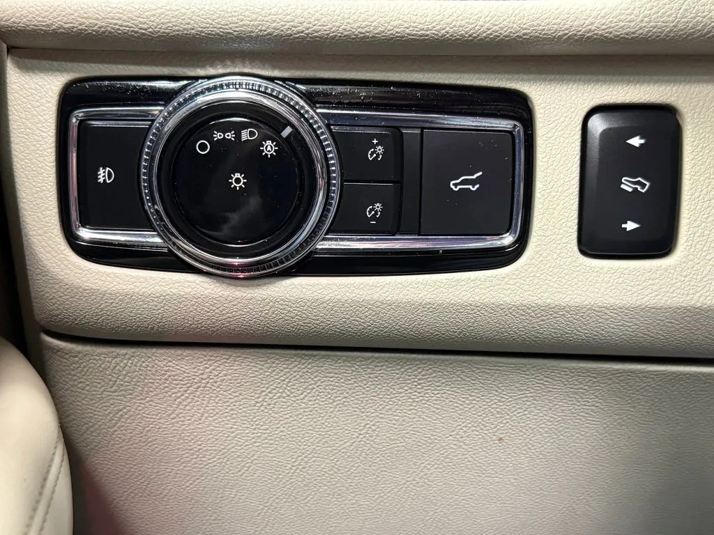 Lincoln Navigator L photo 33