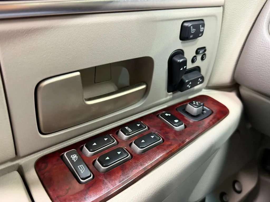 Lincoln Town Car photo 22