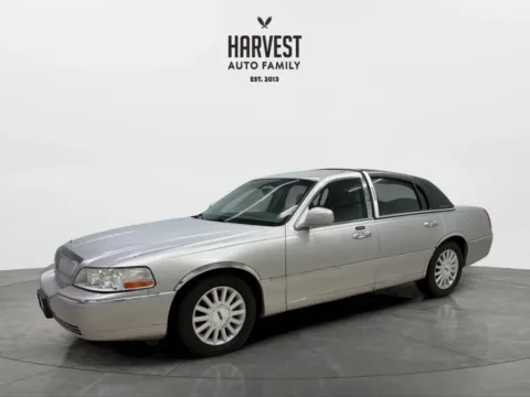 Silver 2004 Lincoln Town Car Ultimate Sedan 4D for sale in Wahoo, NE
